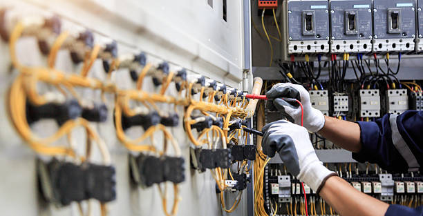 Professional Electrician technician working in Lexington, IL
